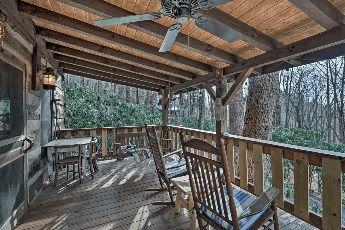 Lazy Bear Cabin gallery photo 3