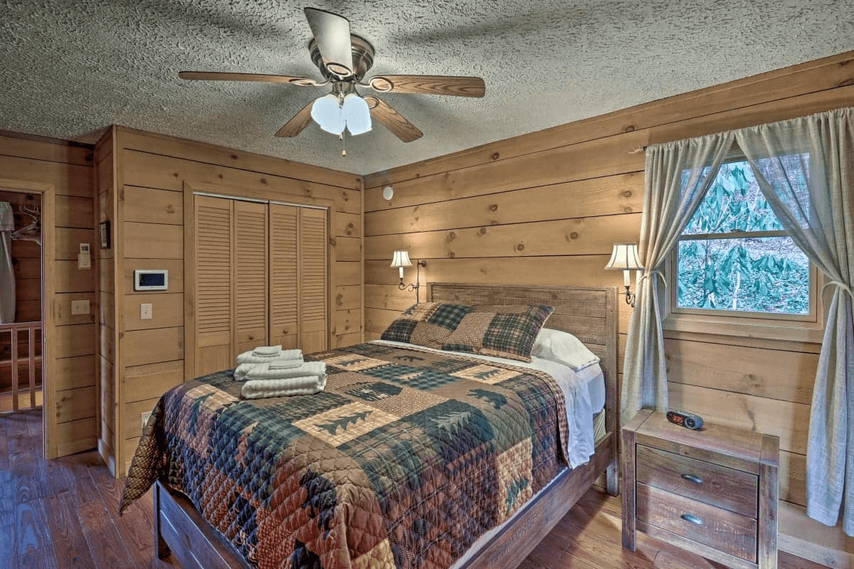 Lazy Bear Cabin gallery photo 4