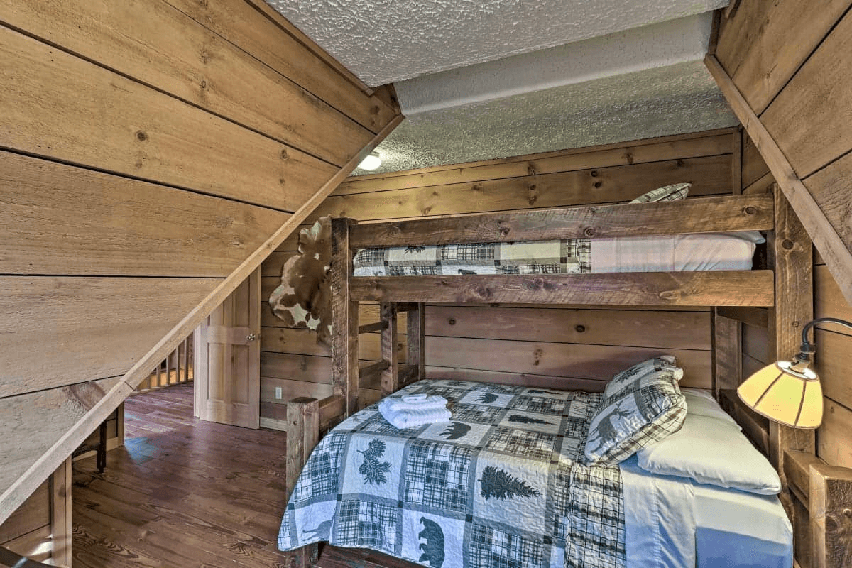 Lazy Bear Cabin gallery photo 5